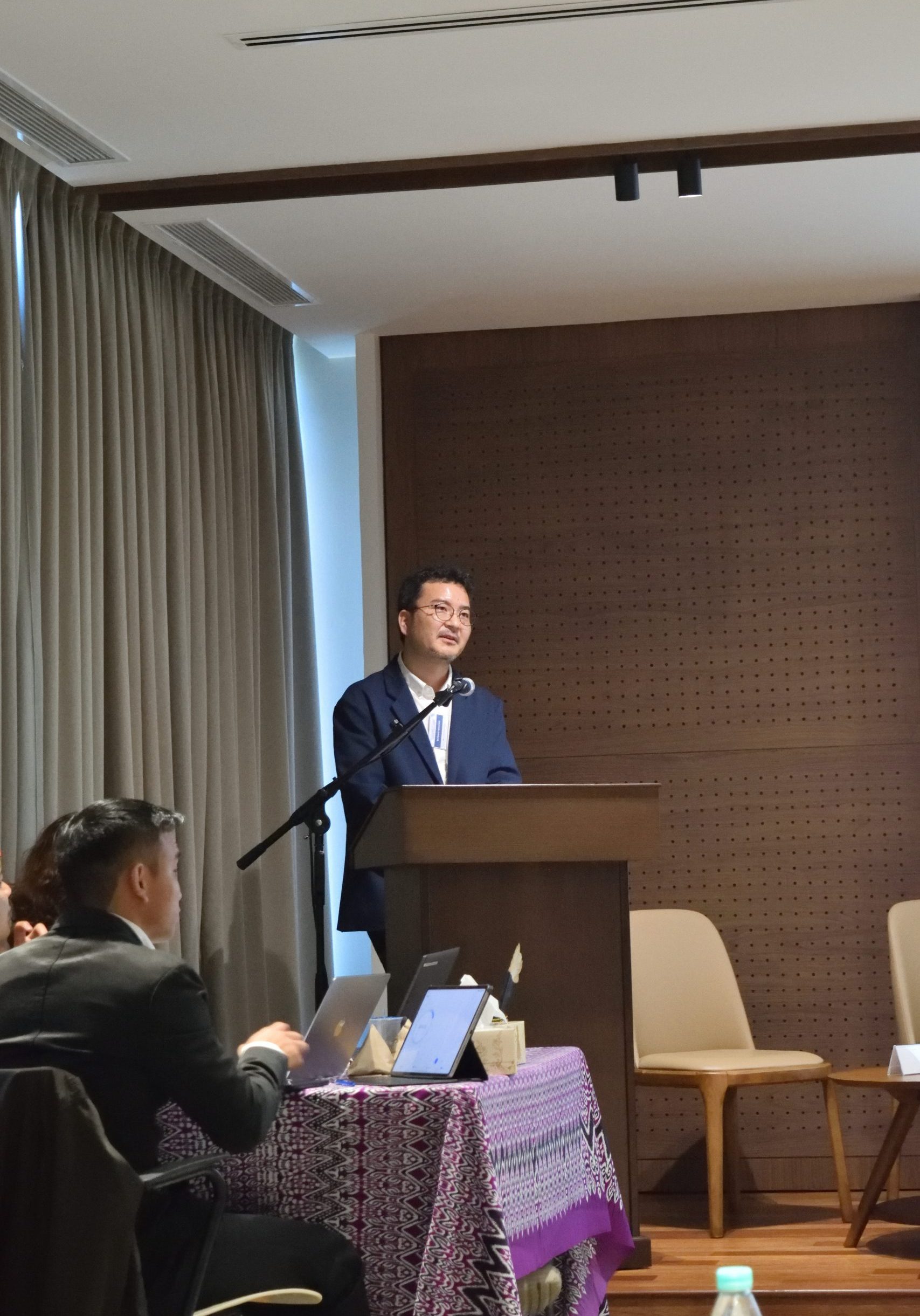 Prof. Satoshi Yamazaki pointed out the complexity of ensuring social acceptance of new energy projects.