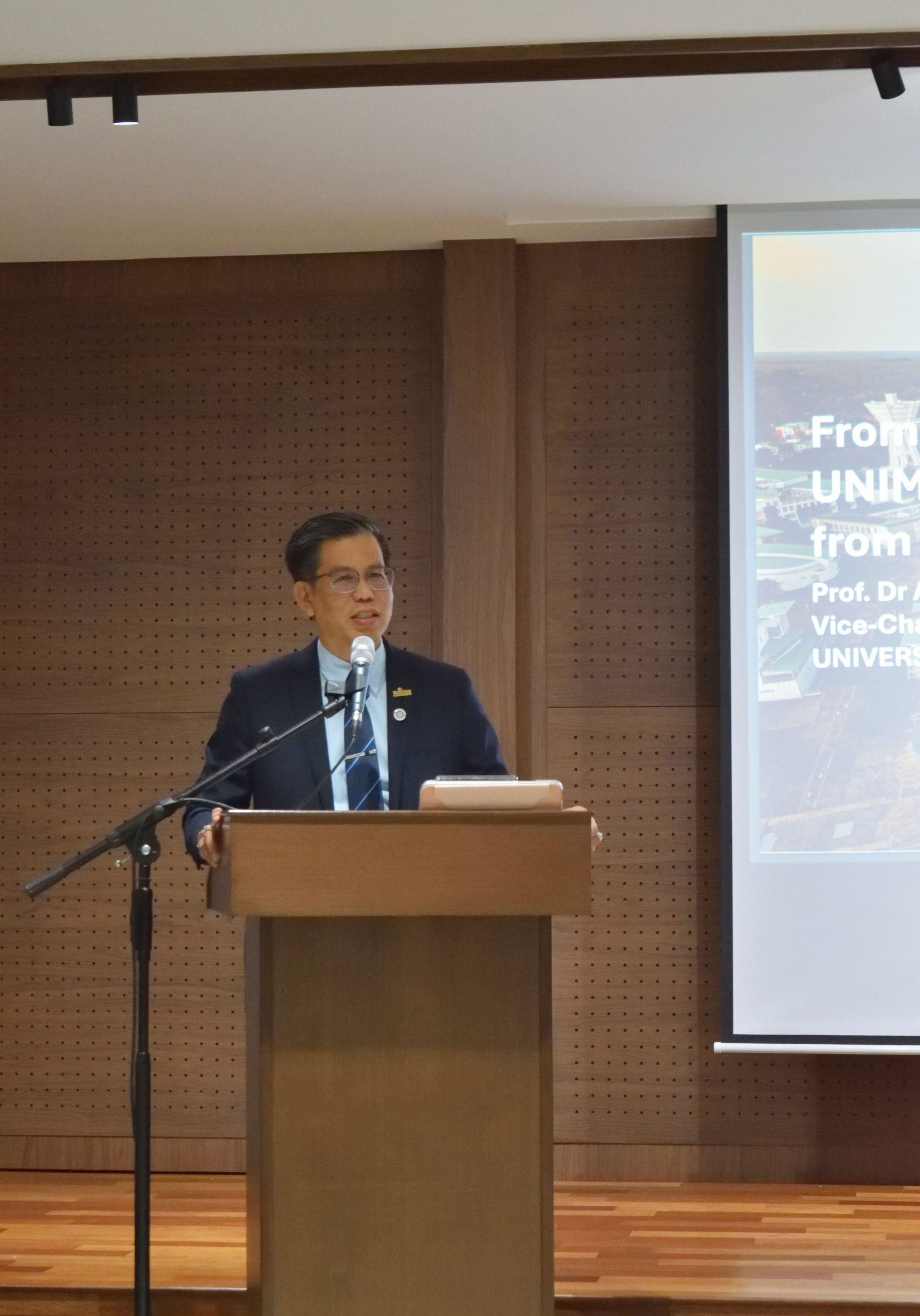 The closing keynote by Prof. Ahmad Hata Rasit.